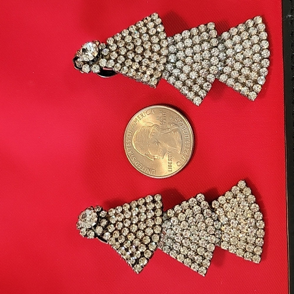 Vintage 1970s 2" Rhinestone 3- tier DANGLE Clip EARRINGS GORGEOUS